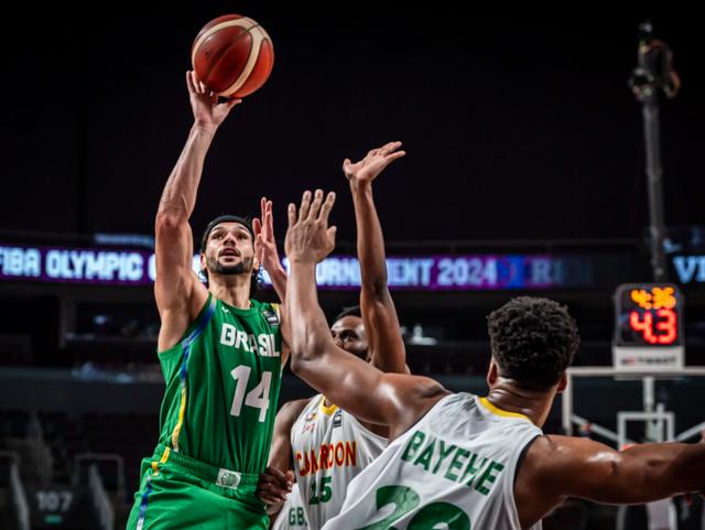 加拿大男篮血洗巴西男篮，卡鲁索三分雨点燃全场的简单介绍