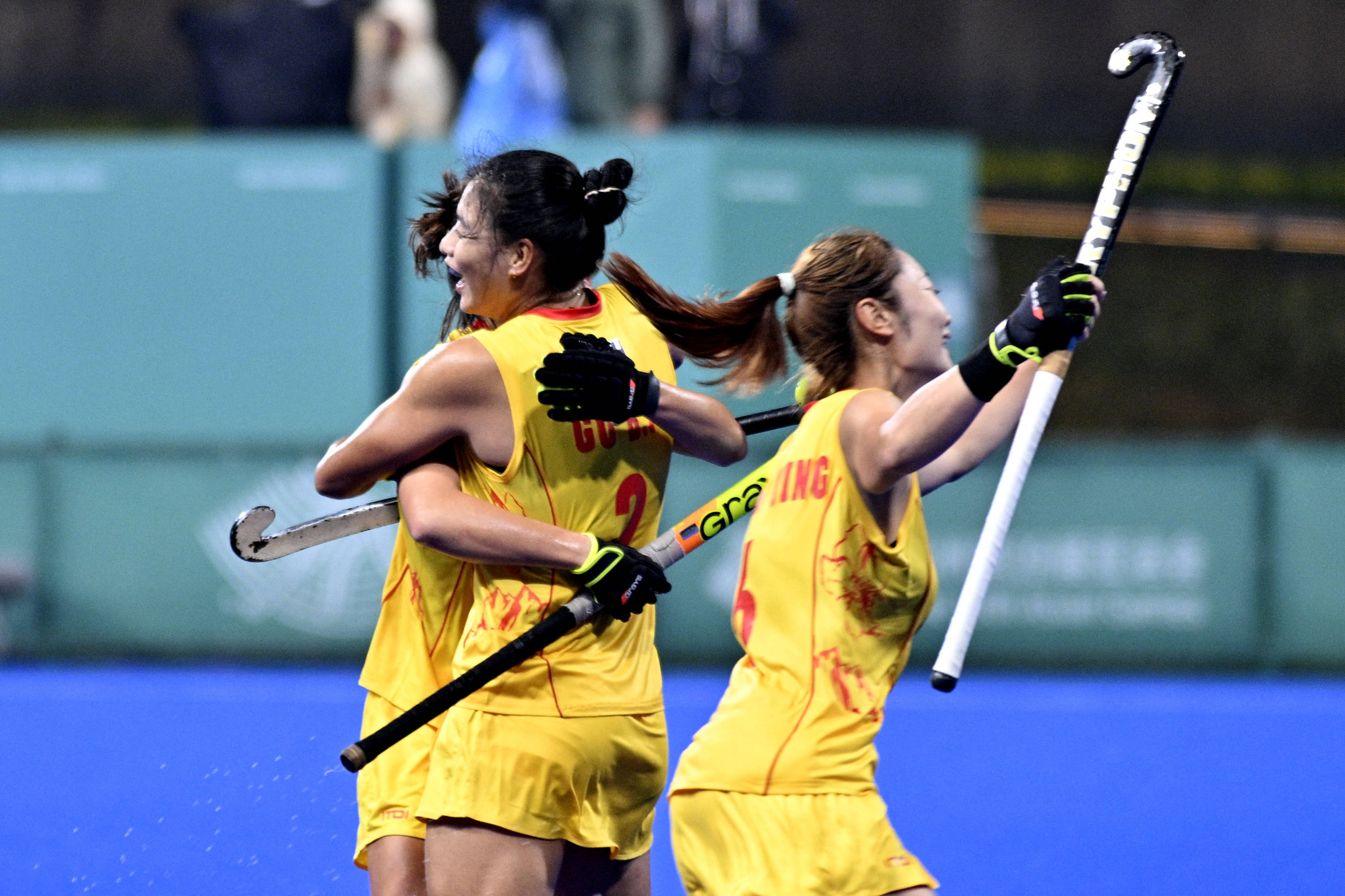 英格兰队险胜中国队，波尔点燃赛场