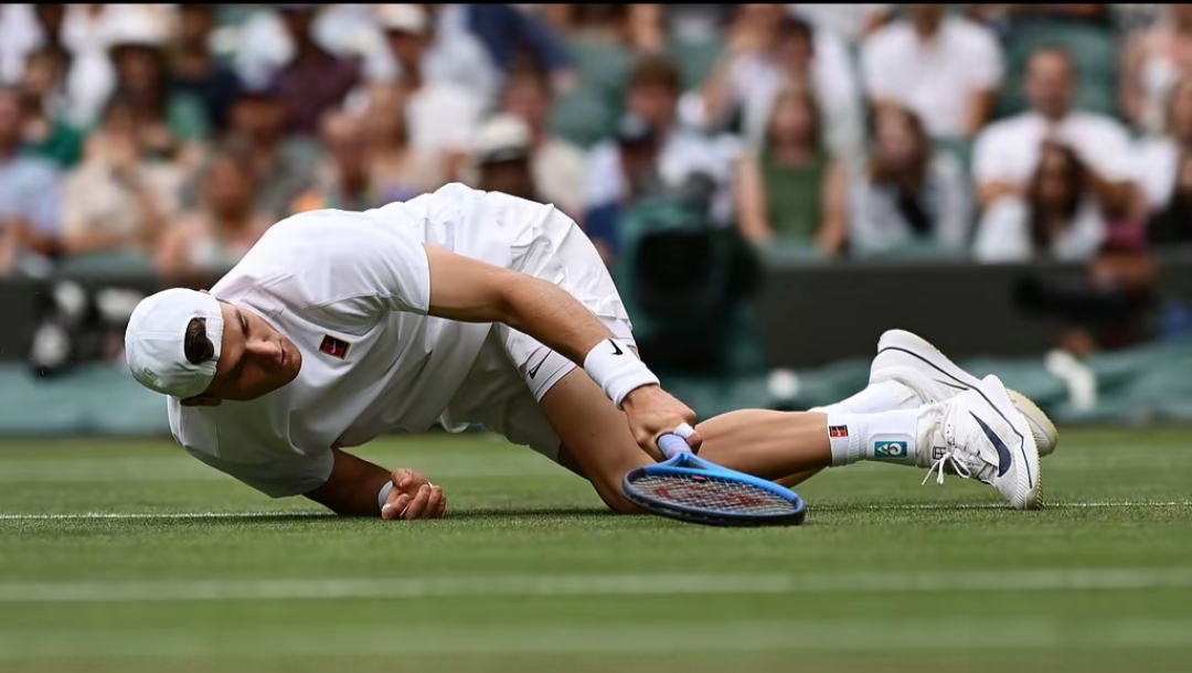 包含那不勒斯后防实力突出，保持失球少的词条