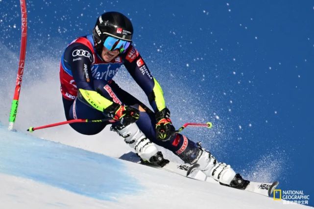 瑞典选手勇夺滑雪板项目银牌
