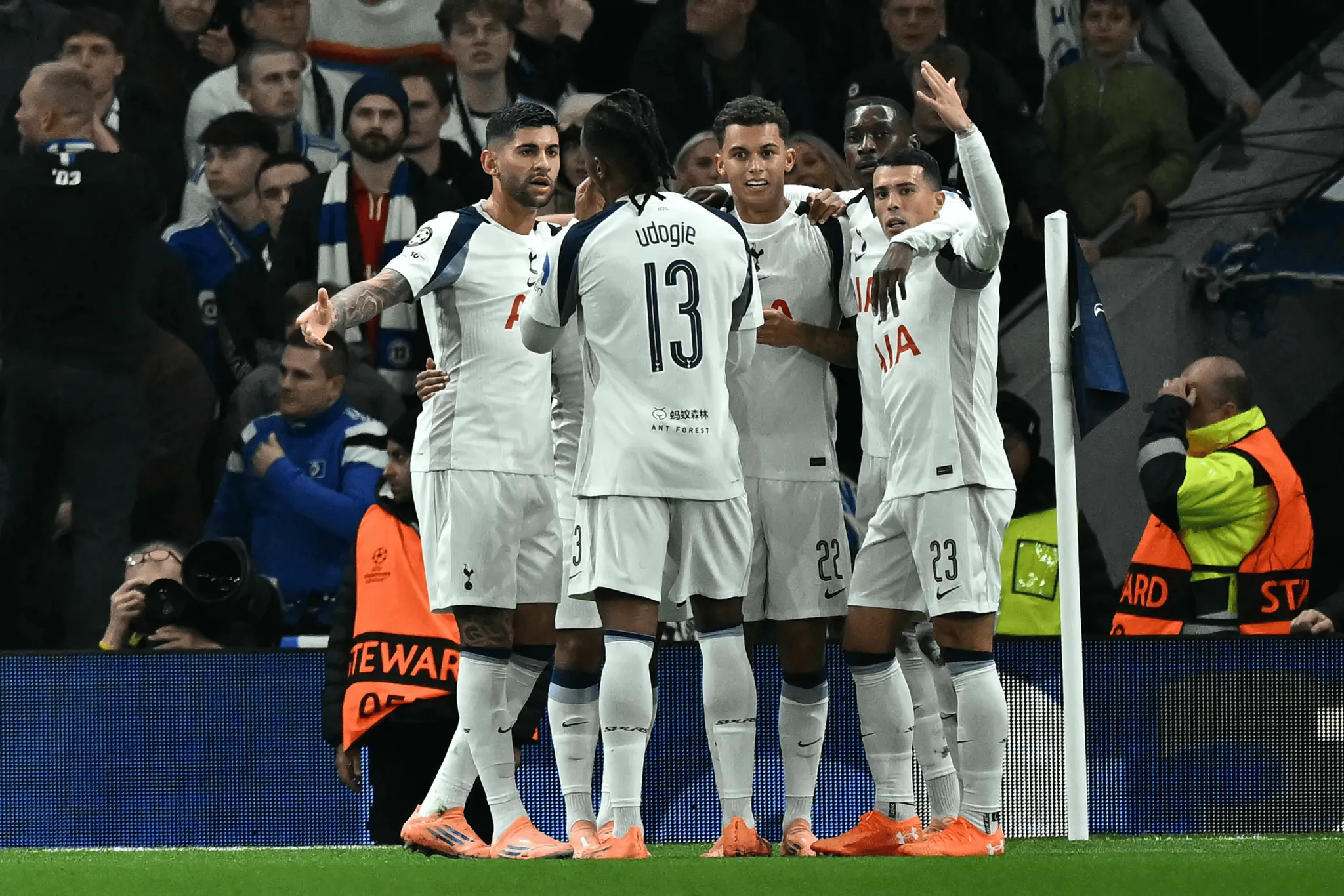 热刺中锋火力全开，英超前景一片光明的简单介绍