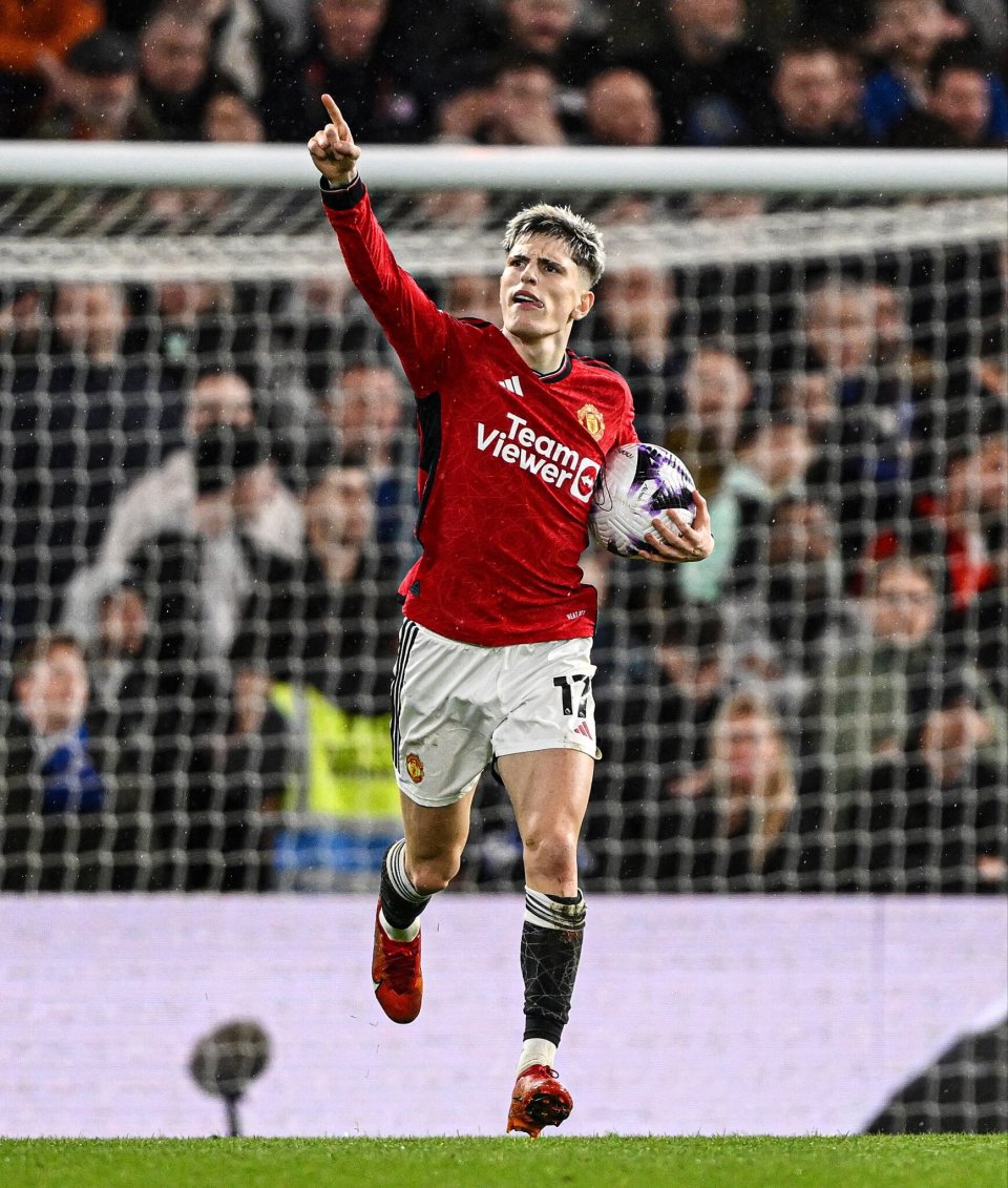 关于伯恩茅斯前锋奉献完美帽子戏法，助球队逆转的信息