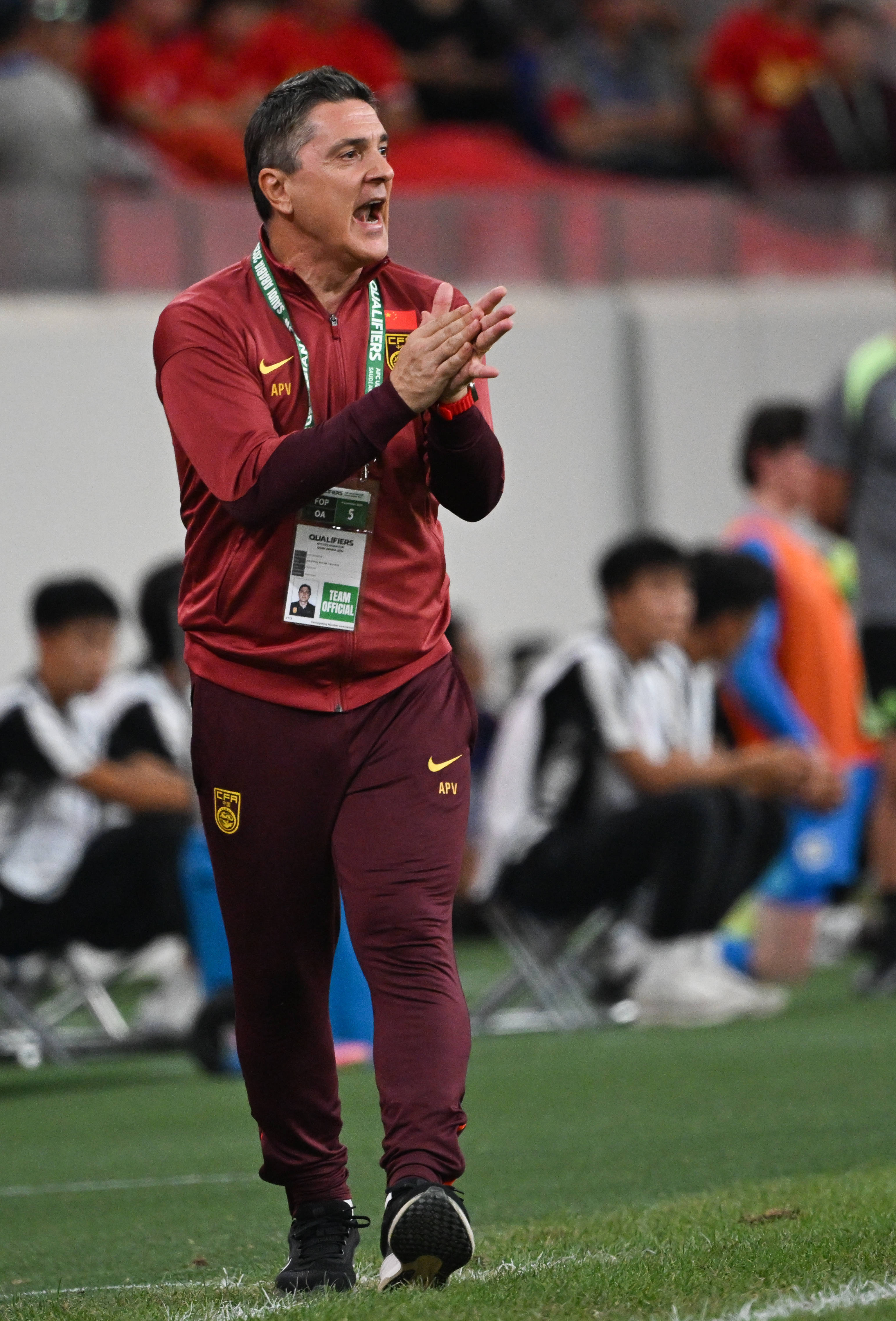 中国队在足球赛事中大获全胜