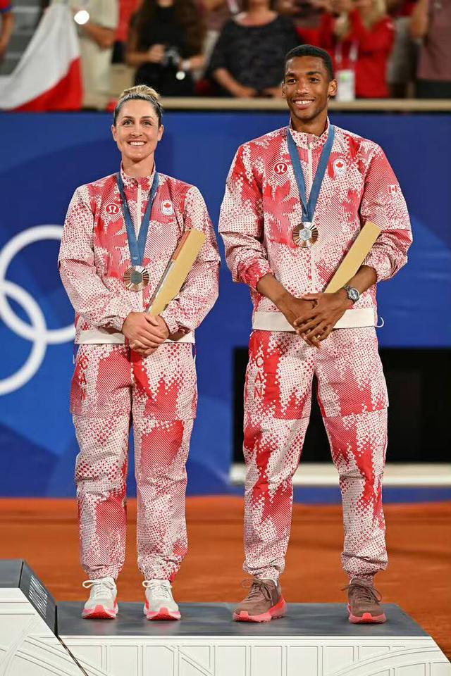 加拿大运动员勇夺冠军，成为焦点