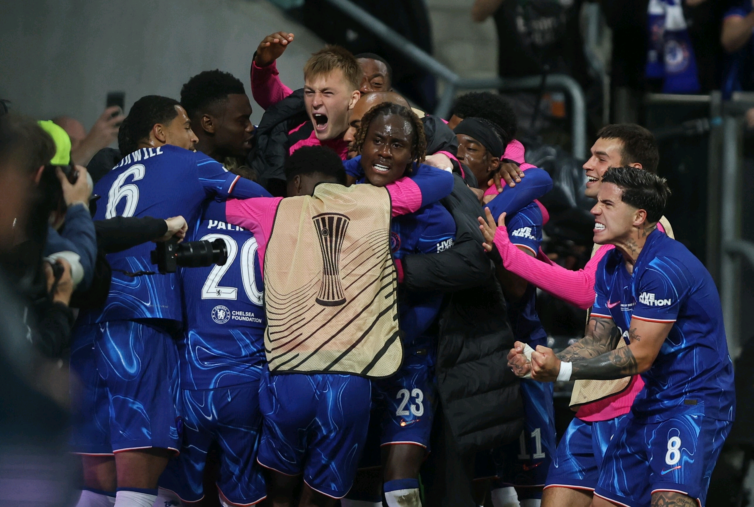 俄罗斯队击败对手，晋级欧锦赛八强