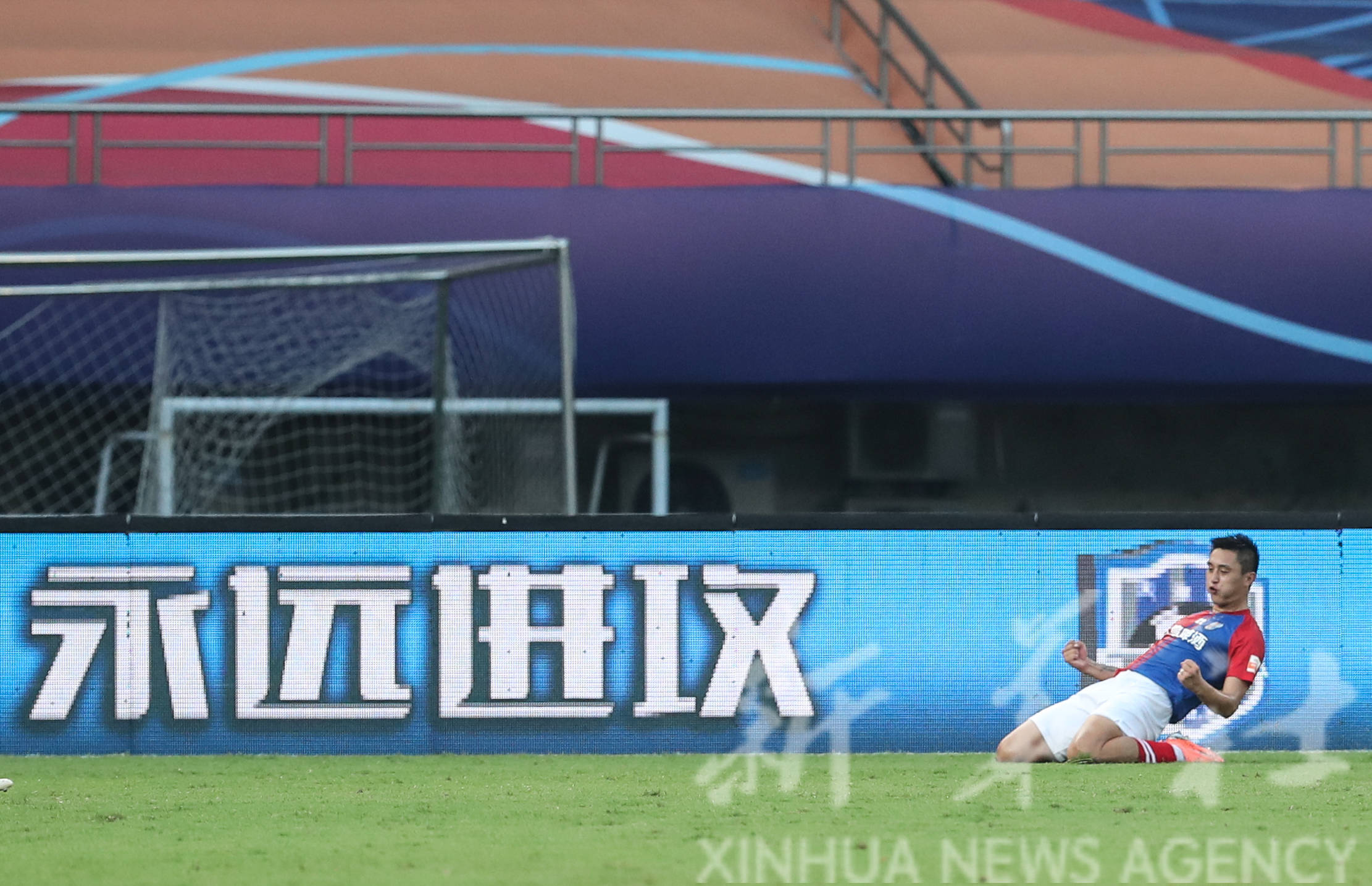 天津泰达客场逼平青岛黄海,坚持冲击前列的简单介绍 天津泰达客场逼平青岛黄海,坚持冲击前列的简单介绍