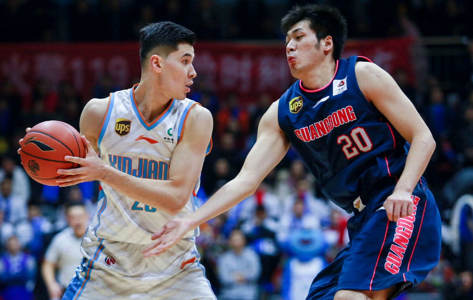 李娜攻破对手球门，带领球队赢球的简单介绍