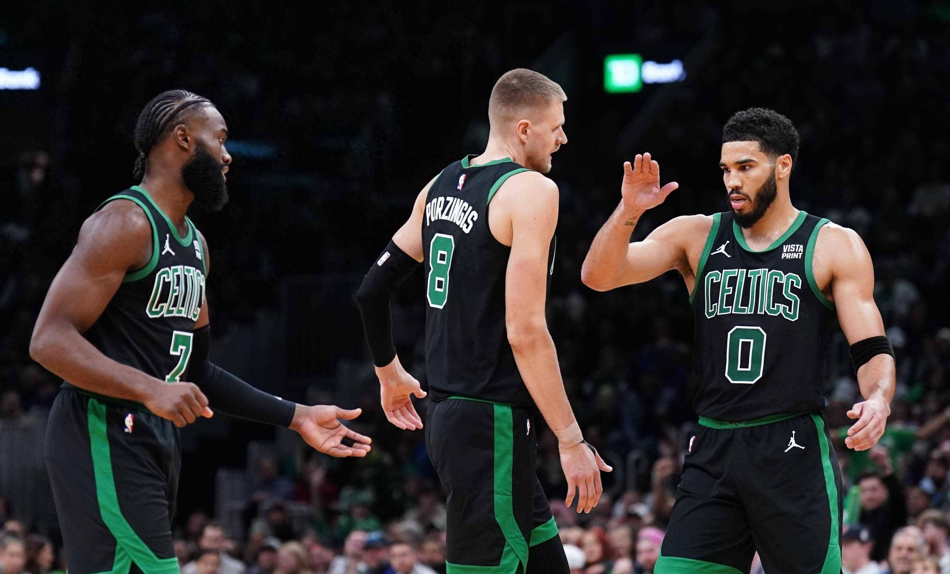 爵士横扫深圳队，塔图姆点燃赛场的简单介绍