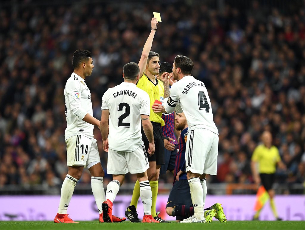 阿贾克斯挫败巴萨，惊险晋级