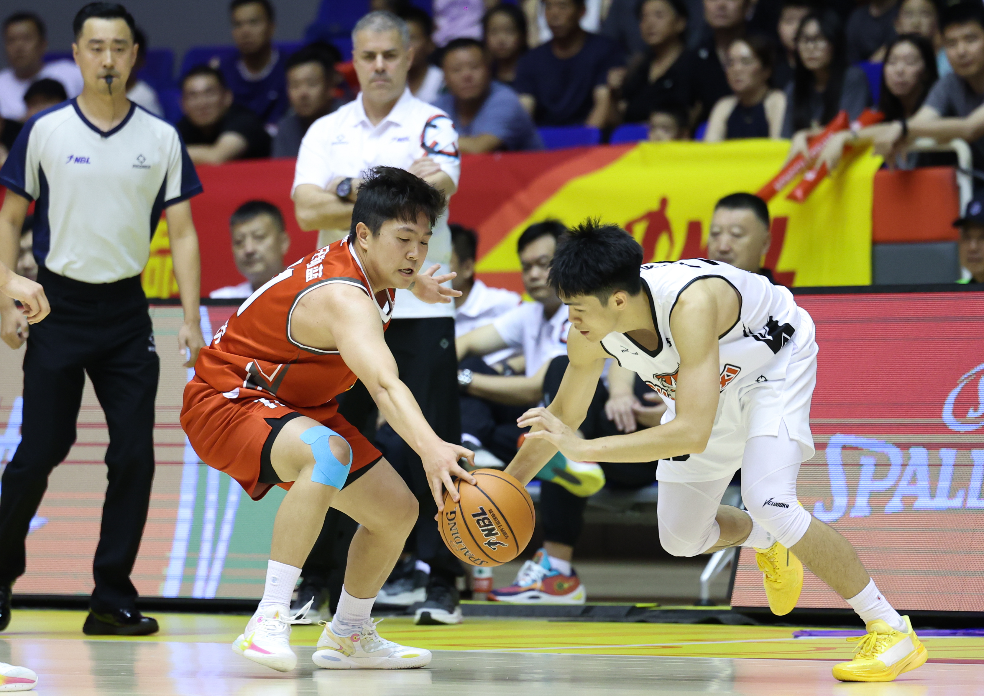 篮球联赛新冠疫情防控升级，各队备战受阻