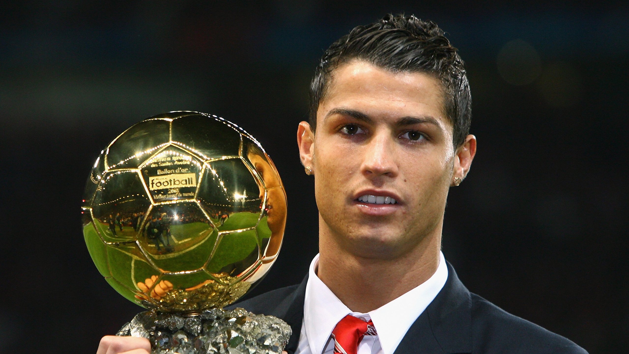 双线里程碑，阿圭罗传奇之夜与日本足球的欧洲突破