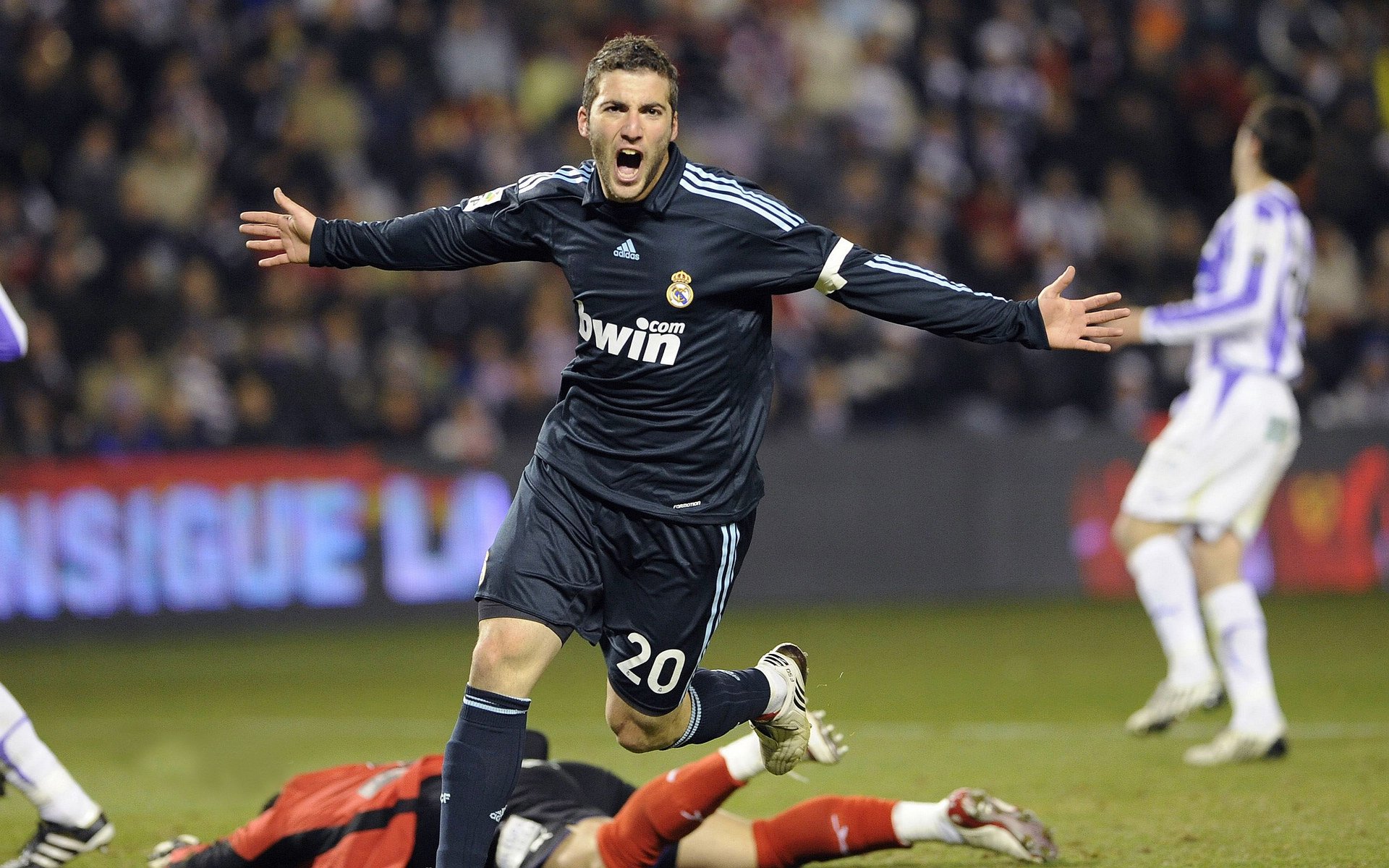 从麦迪逊到世界杯，德罗赞的接管艺术与尼克斯的悬念终结术